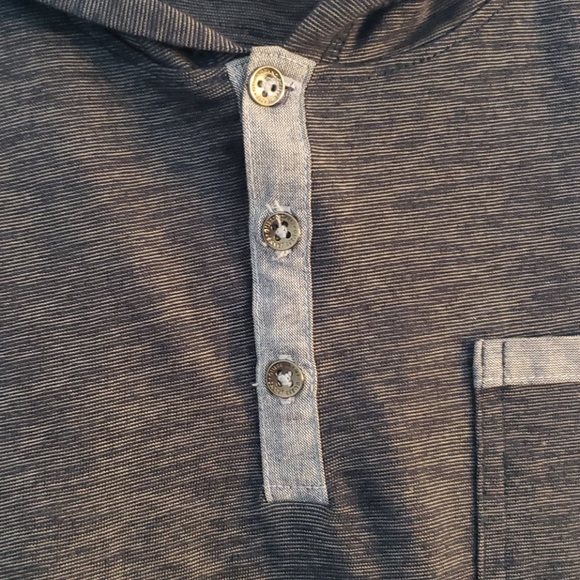 Long sleeve hooded guess shirt. - Picture 3 of 5